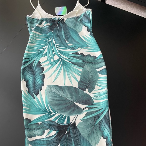 Missguided tropical print, summer, midi dress. Size 6. Excellent condition. - Picture 3 of 6